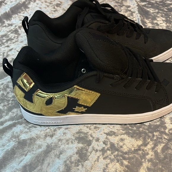 Sneakers - Picture 2 of 8